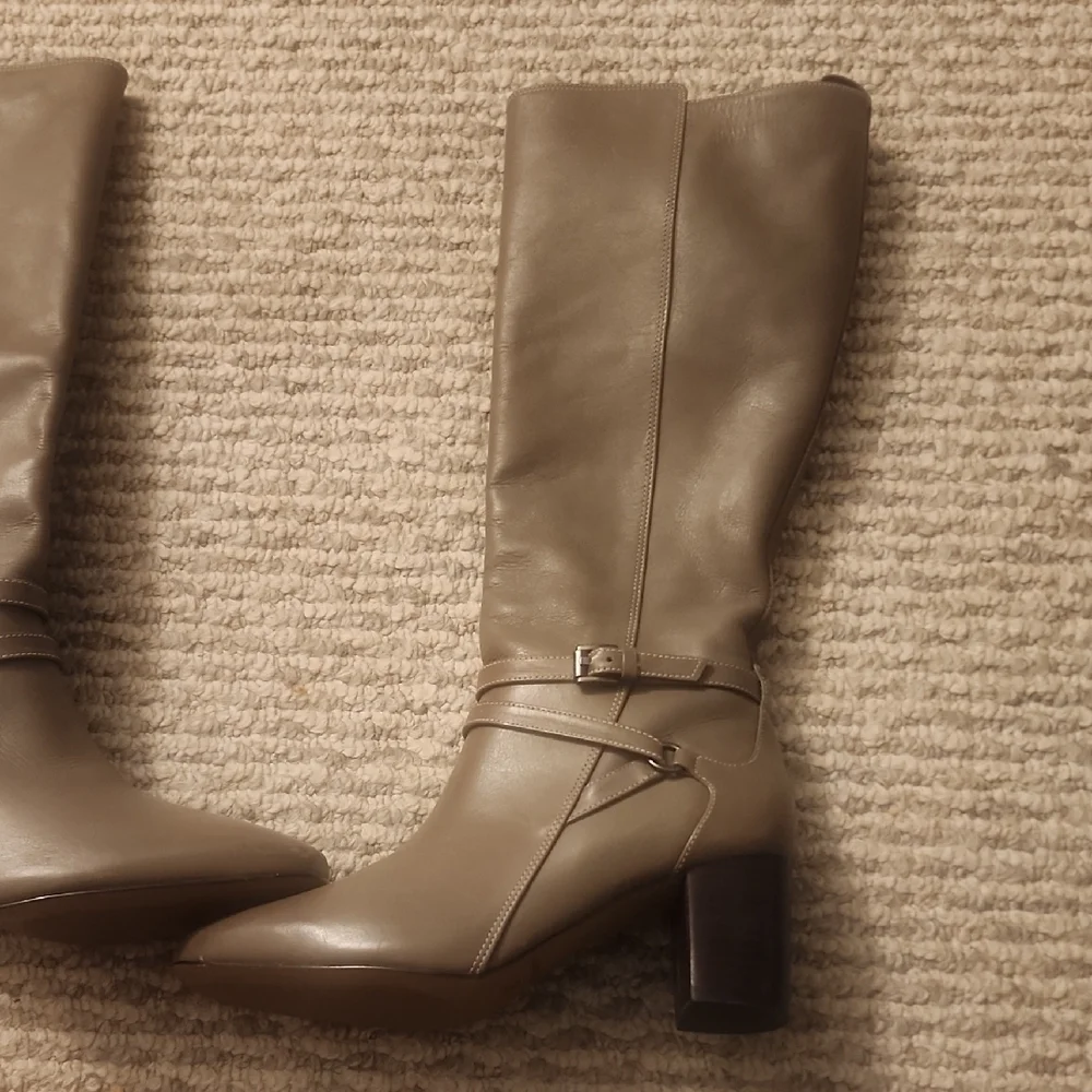 JOHNSTON & MURPHY Eleanor Belted Women's Boots Taupe Size 6.5